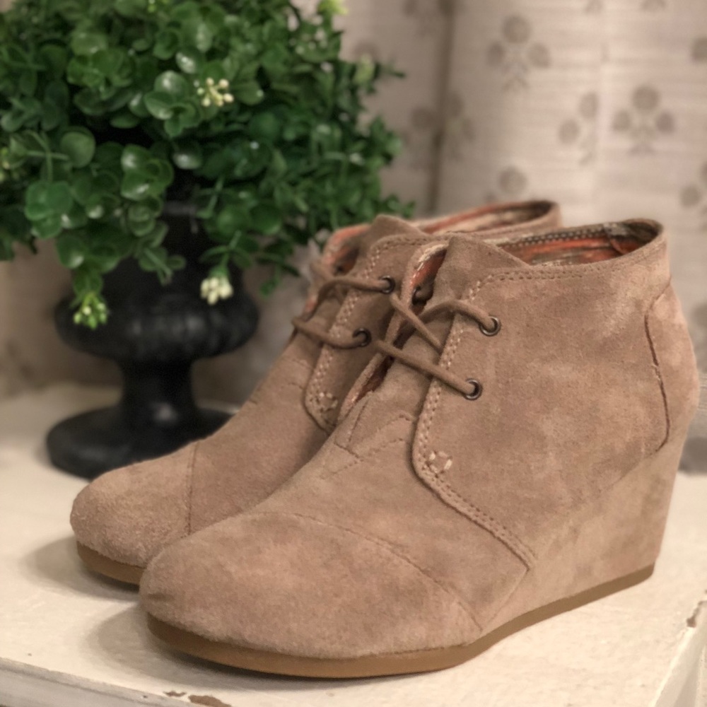 TOMS Desert Wedge Taupe Suede Booties